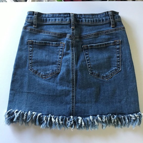 Forever 21 Women's Frayed Denim Mini-skirt - Picture 2 of 8